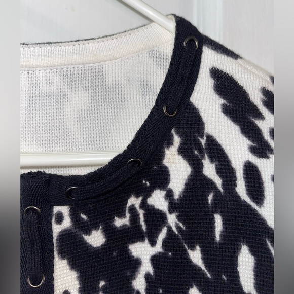 Chicos Black and White Short Sleeve Patterned Cardigan - Picture 3 of 10